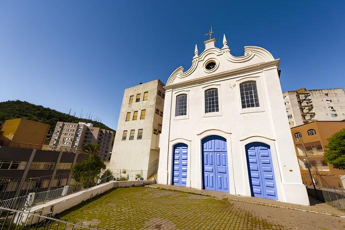 Concerto reúne orquestra de violoncelos na Igreja de São Gonçalo, em Vitória