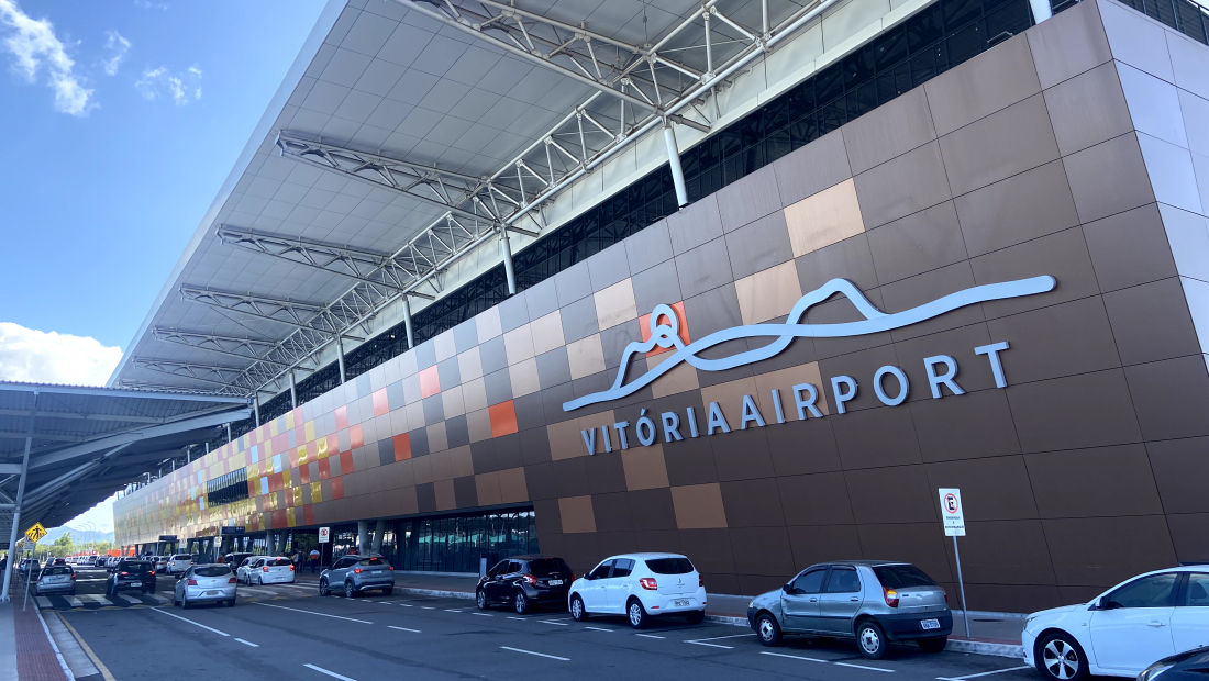Sem previsão de retorno: Aeroporto de Vitória tem operações suspensas após pico de energia