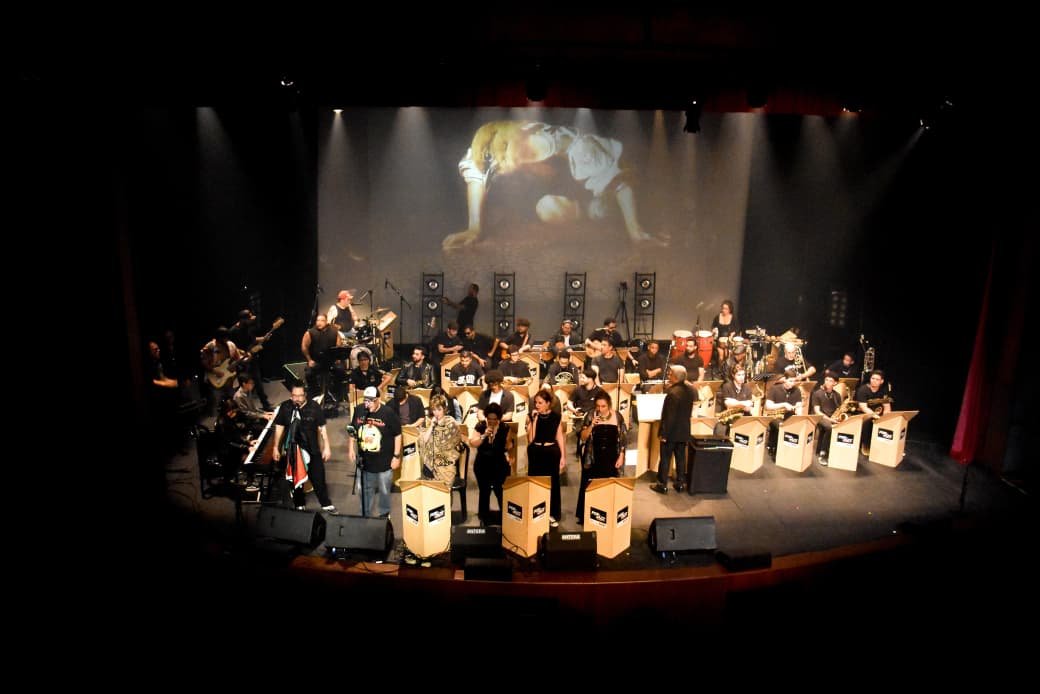 Lordose pra Leão celebra 35 anos com lançamento de single junto à Orquestra Pop & Jazz