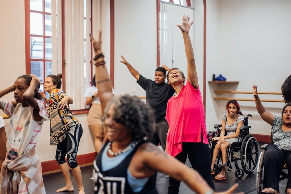 Projeto de danças urbanas ganha as ruas da Grande Vitória em formato de flash mob