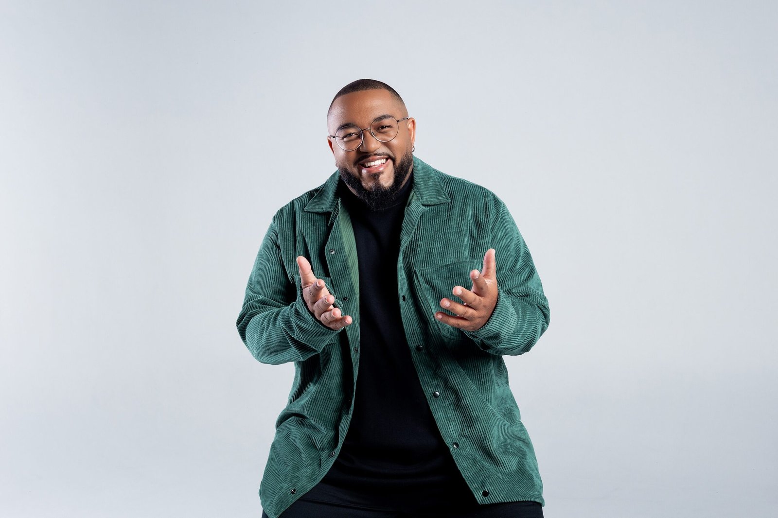Show de Tiee reúne sucessos da carreira e músicas inéditas em Vitória