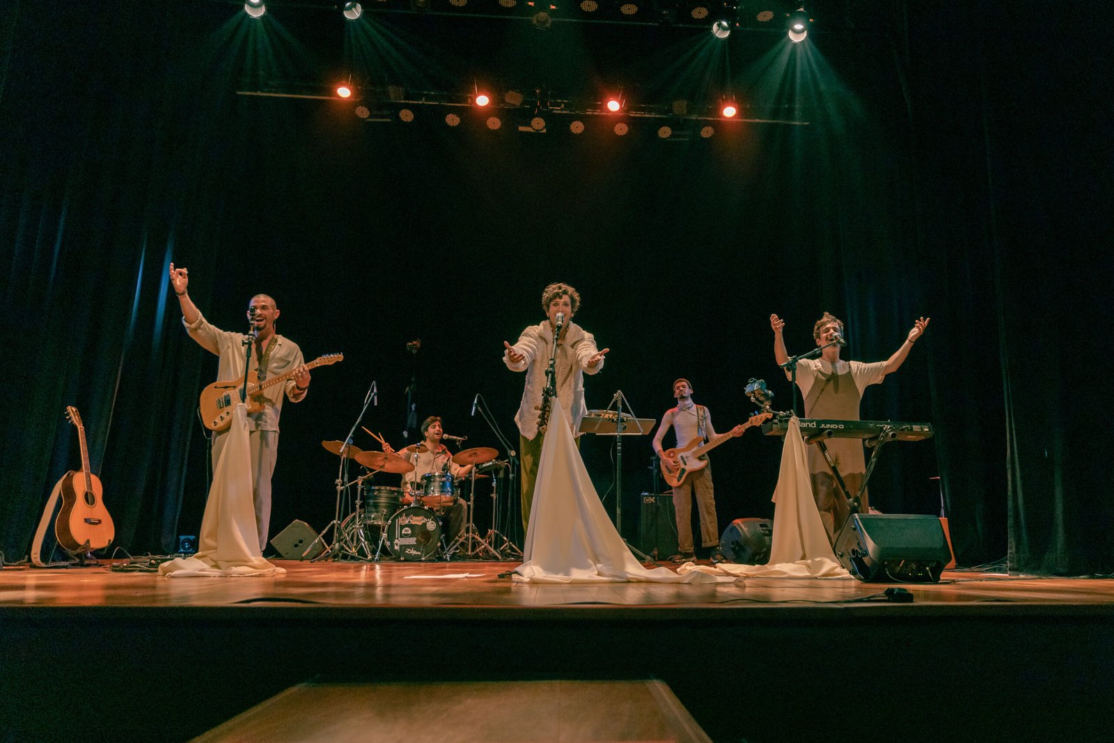 Chorou Bebel lança EP “3×4” nesta sexta (5), marcando nova fase da banda