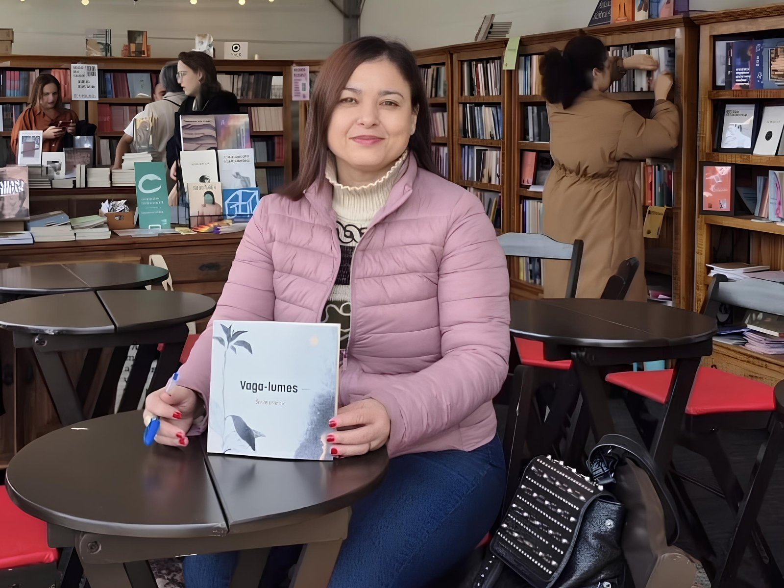 Escritora capixaba Brendda Neves lança livro ‘Vaga-lumes’ em Vitória