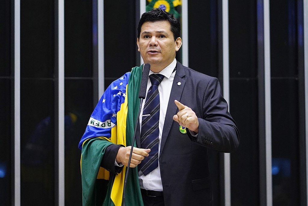 Deputado Gilvan é condenado por violência política de gênero após declarações contra Camila Valadão