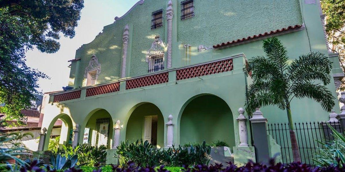 Biblioteca Municipal promove atividades com música e histórias para crianças em Vitória