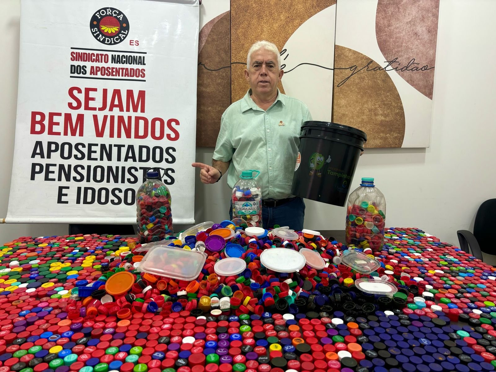 Campanha por arrecadação de tampinhas plásticas vai beneficiar idosos no ES