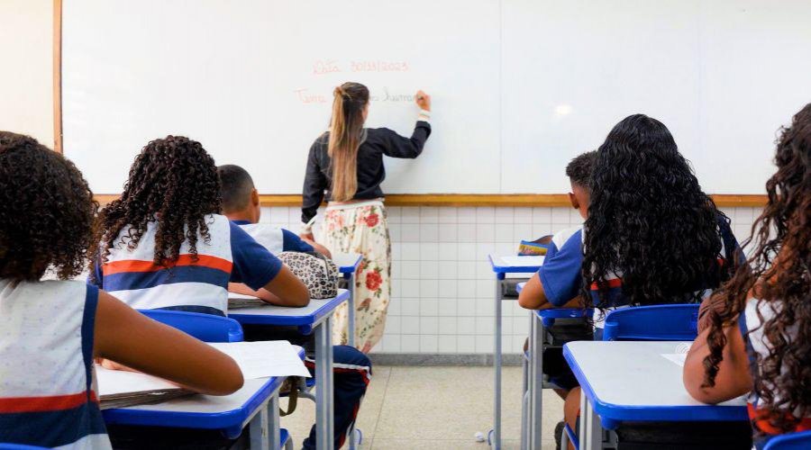 ‘Impedir que escola fale sobre gênero é doutrinar para a ignorância’, diz pesquisadora sobre lei no ES