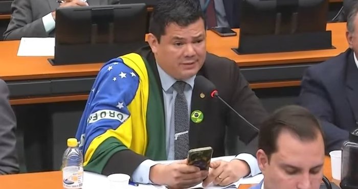 Deputado capixaba deseja morte de Lula durante aprovação de projeto que desarma segurança presidencial