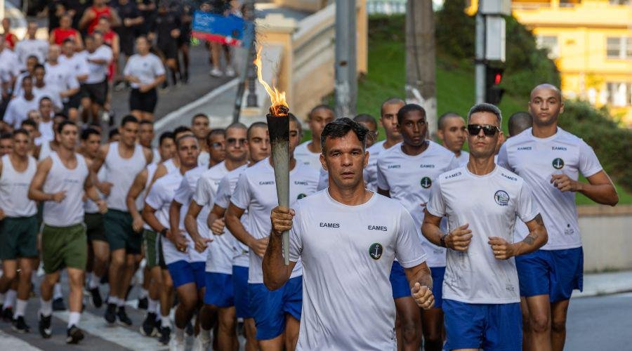 Festa de 491 anos de Vila Velha começa com Transposição do Fogo Simbólico