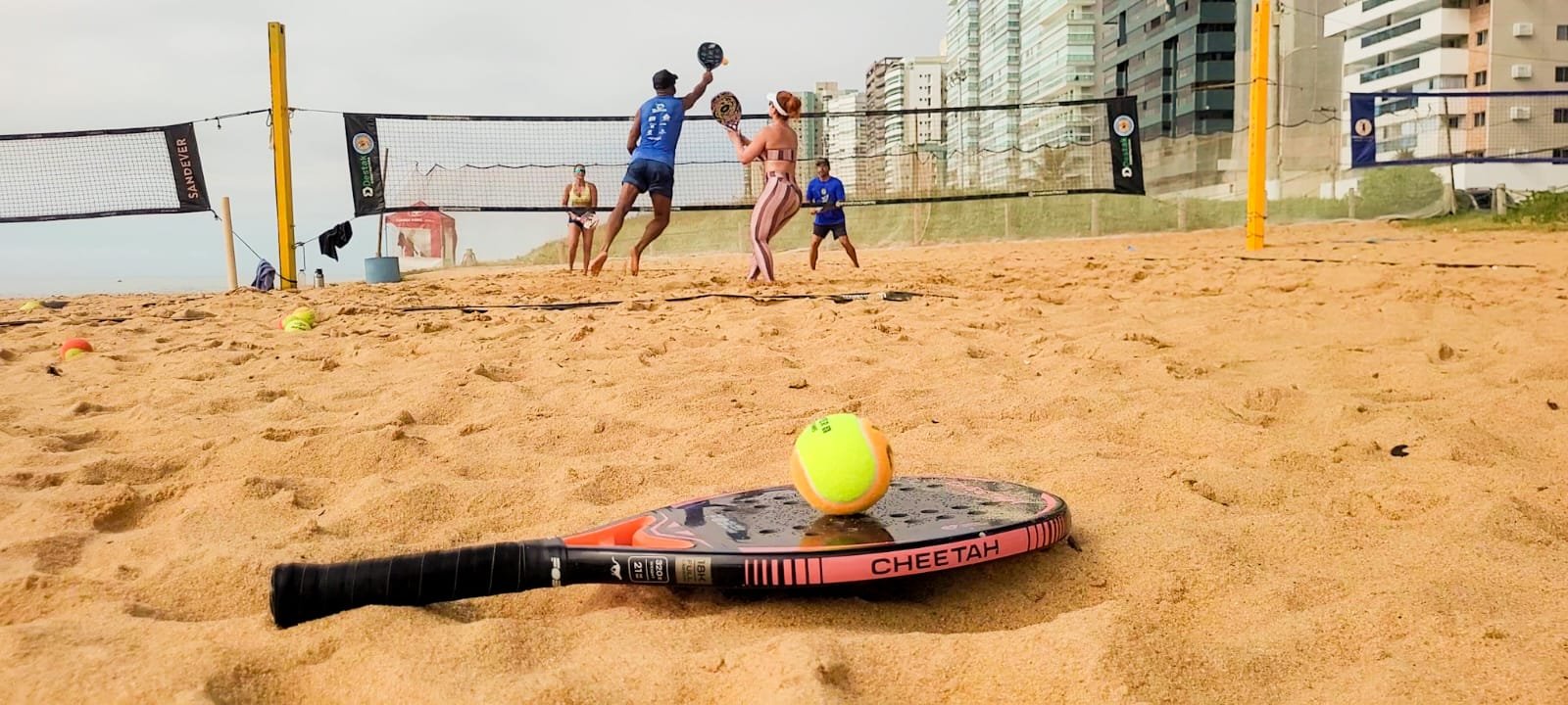 Beach Tennis na Praia de Itaparica, em Vila Velha. Foto: Eduarda Lisboa.