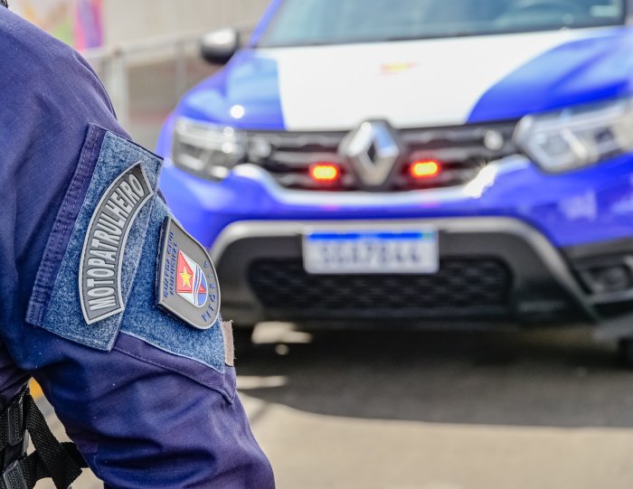 Homem é preso após dar socos em esposa no meio da rua em Vitória