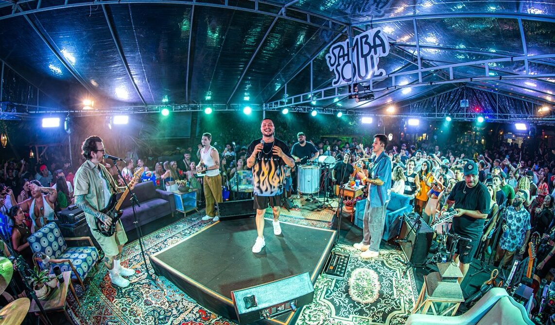 Festa reúne pagode e experiências à beira-mar em Vitória neste sábado (26)
