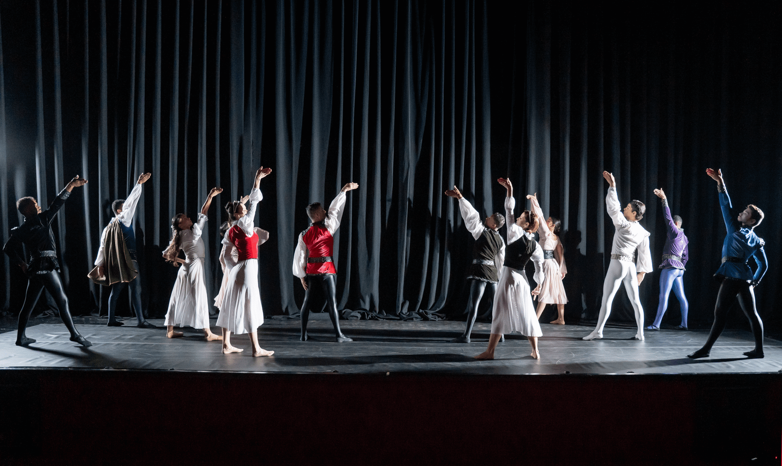 Ao som de clássicos do rock, ‘Romeu e Julieta – O Ballet’ estreia temporada em Vitória