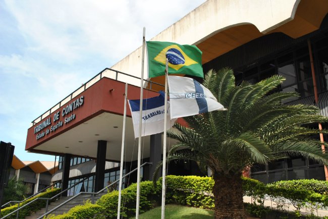 Prefeitos e vereadores de 9 cidades podem perder aumentos salariais por irregularidades
