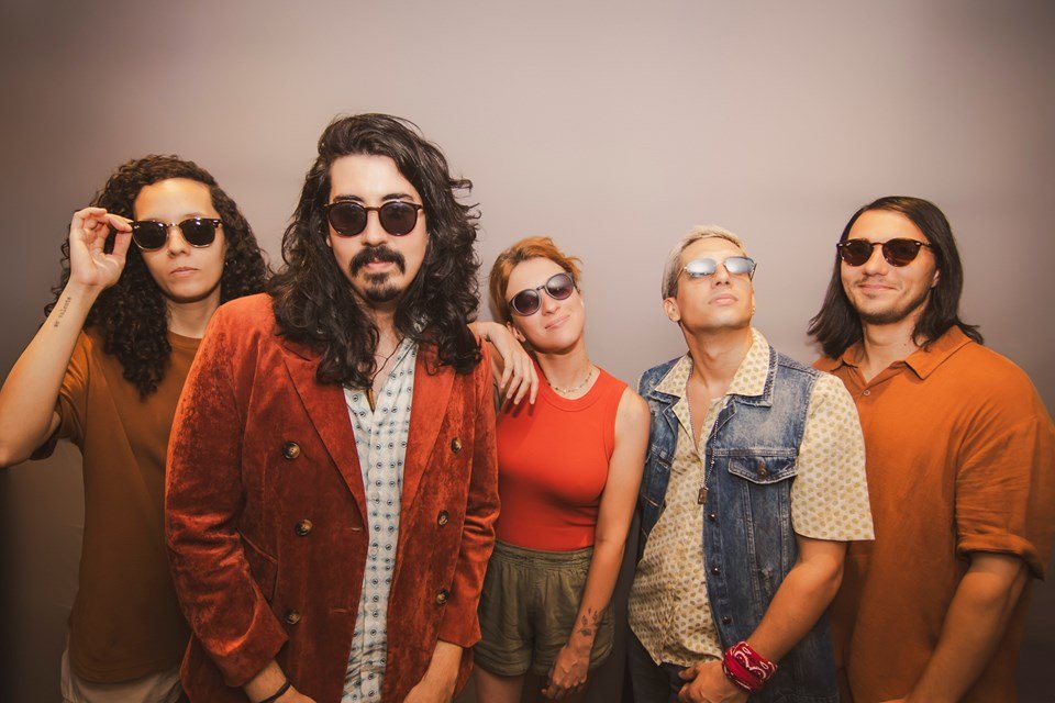 Theatro Carlos Gomes recebe show que reúne Ronnie Silveira, Vitu & banda Moreati