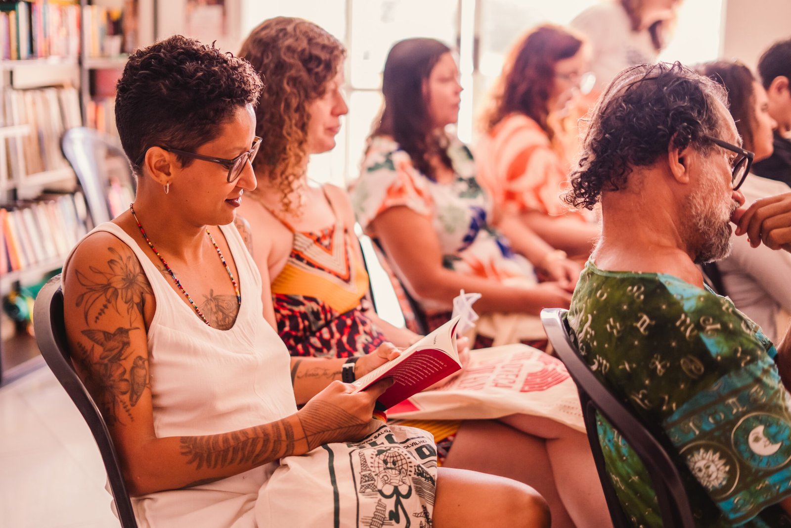 Projeto ‘Livro por Elas’ promove live, roda de conversa e oficina de escrita em março