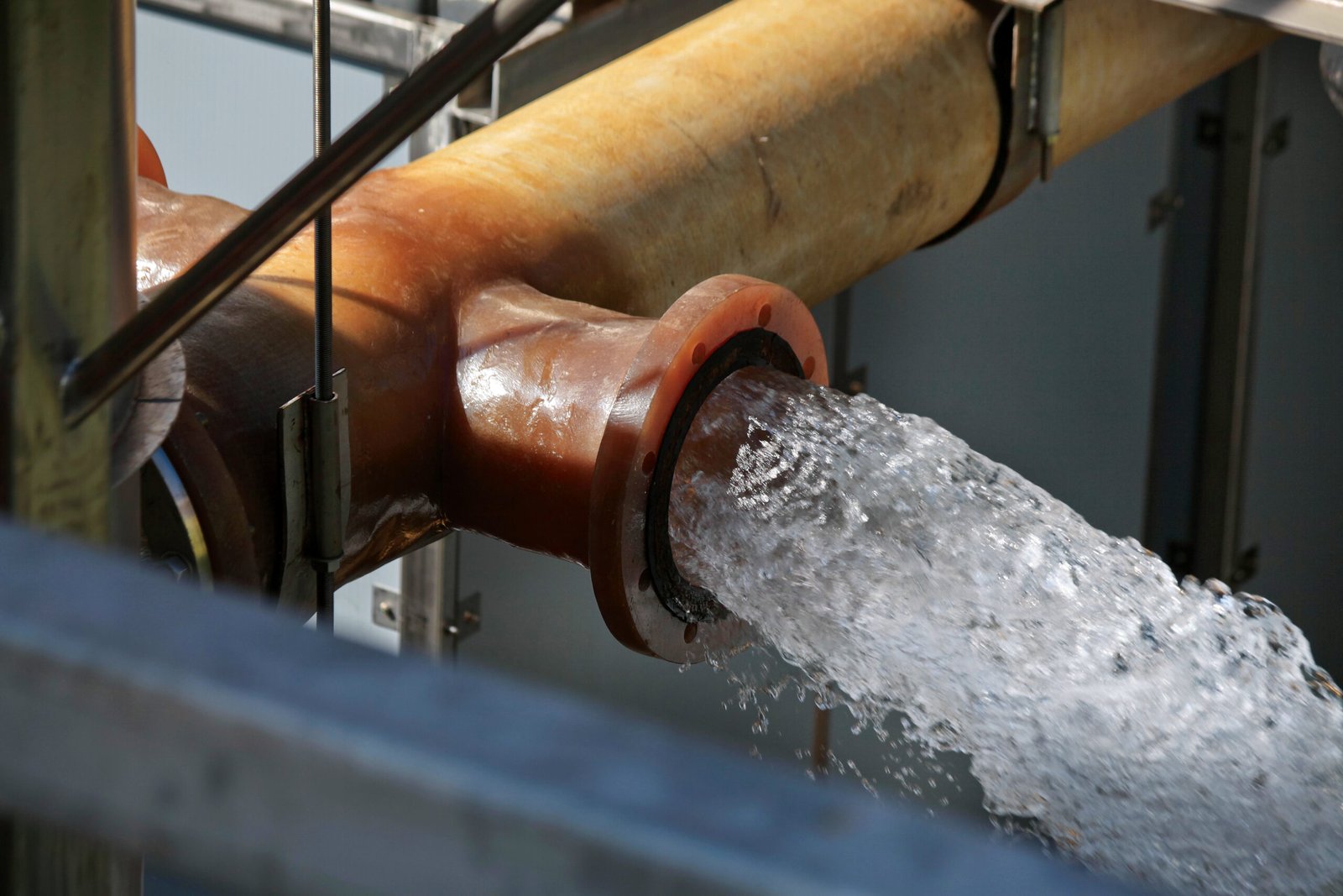 Acordo vai possibilitar fornecimento de água reciclada para uso industrial no ES