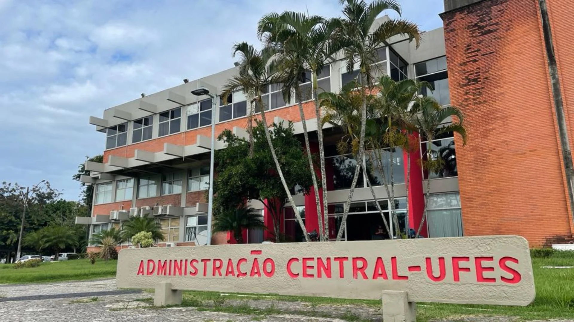 Ufes repudia postagem de ameaça feita por estudante nas redes sociais
