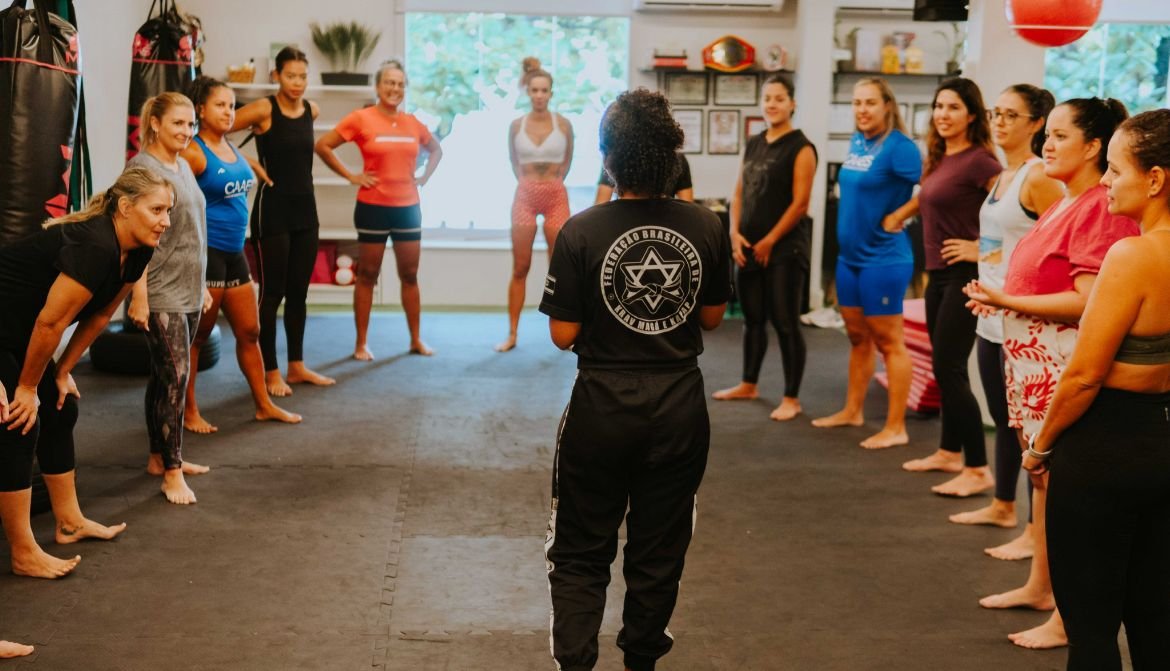 Agosto Lilás: aula de defesa pessoal e palestra estão na programação do Sesc