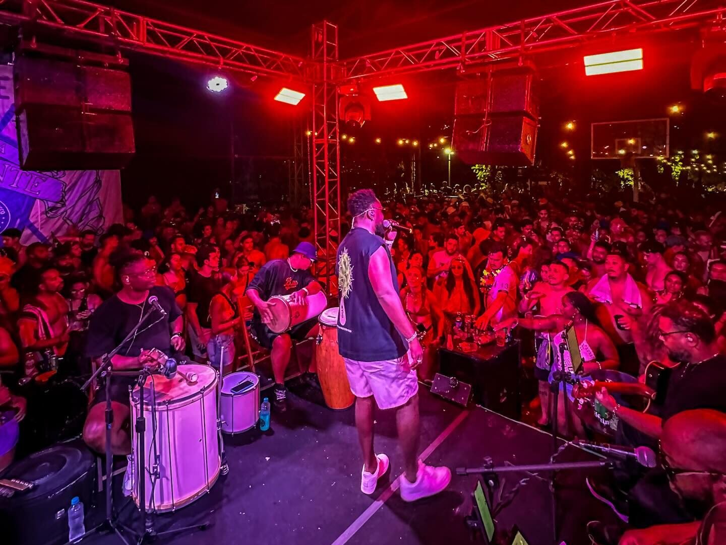 Clube de Pesca recebe grupo carioca Quintal da Magia em clima de feriadão