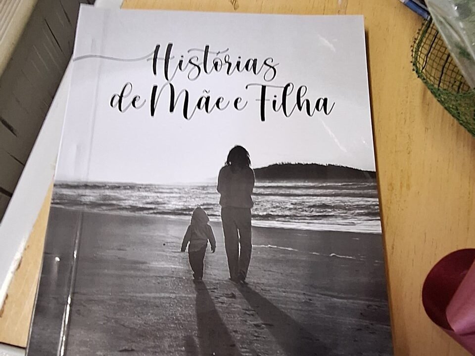Livro ‘Histórias de Mãe e Filha’ reúne contos escritos por internas do sistema prisional do ES