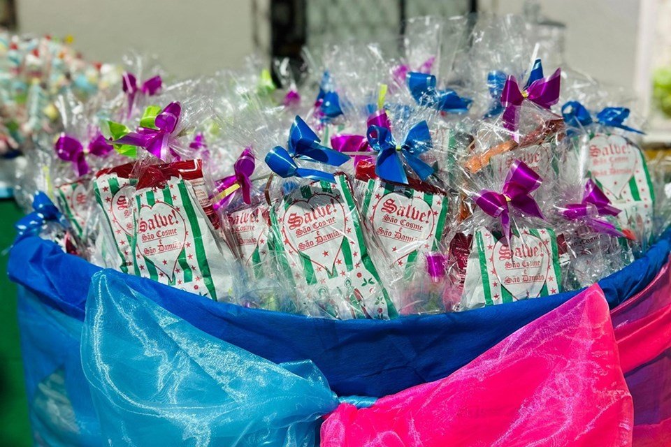 Coletivo realiza campanha de arrecadação de doces para crianças em Vitória