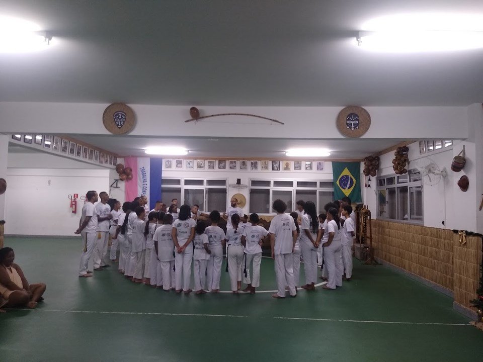 Comunidade de Santo André recebe oficinas gratuitas de capoeira, em Vitória