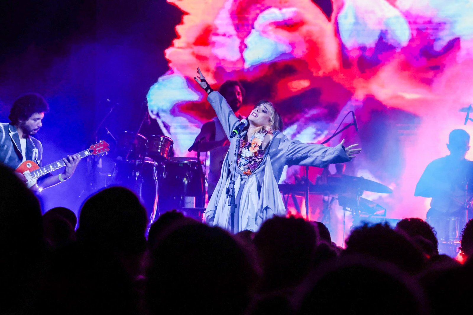 Cantora Juliana Linhares apresenta álbum indicado ao Grammy Latino em Vitória