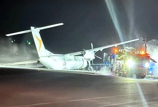 Avião pega fogo após pouso forçado no Canadá
