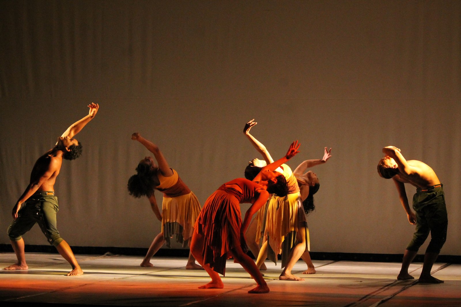 Teatro Sônia Cabral recebe o espetáculo de dança ‘Terra sem Males’ neste sábado (8)