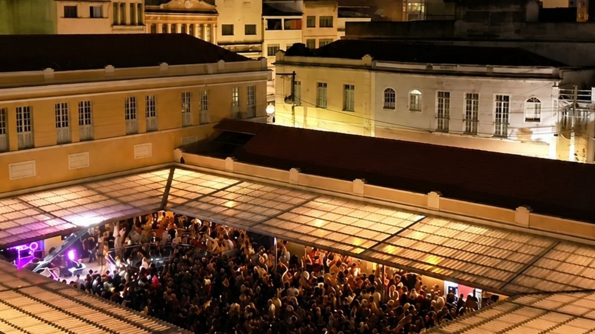 Disco Voador ocupa o Mercado da Capixaba neste sábado (29) com baile ao som do vinil