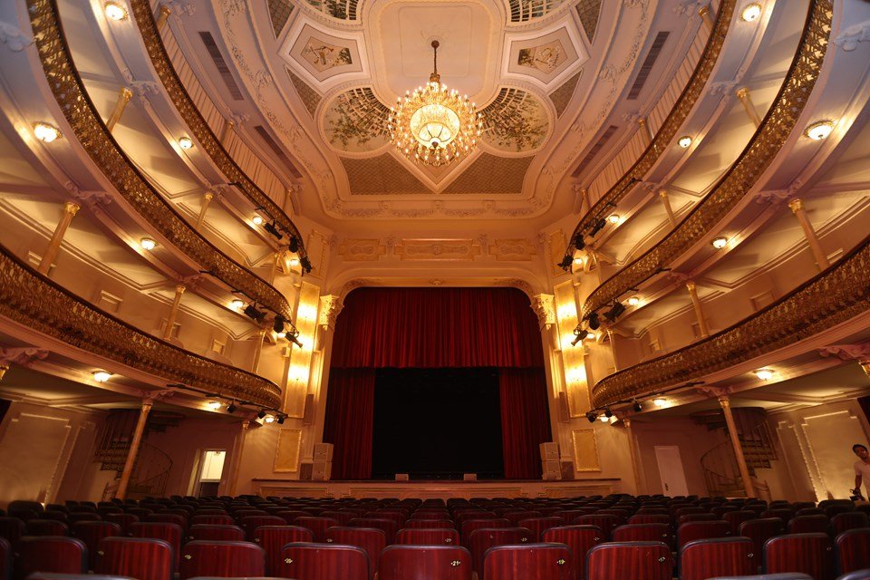 Theatro Carlos Gomes abre visitação guiada após obras de restauração