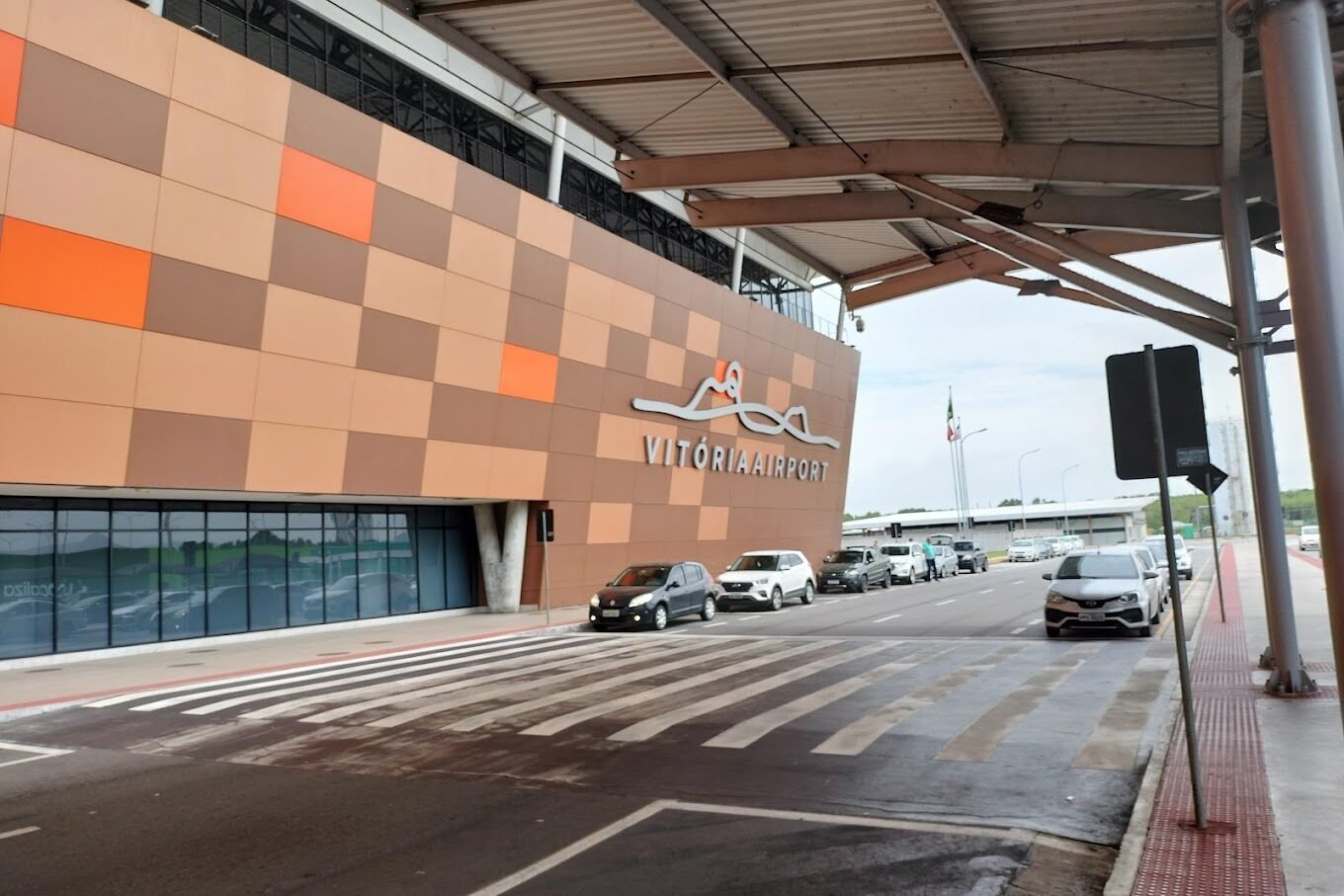 Aeroporto de Vitória retoma operações após suspensão temporária