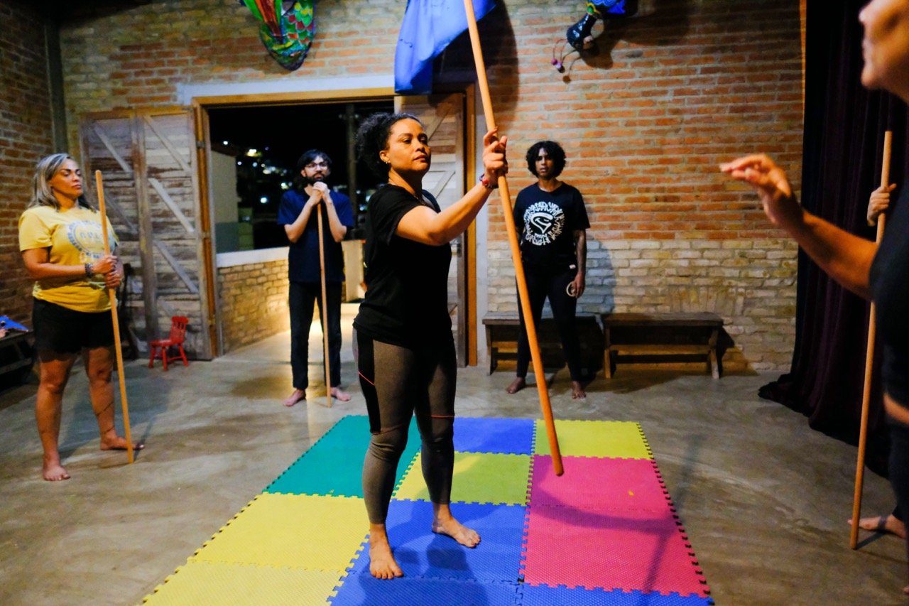 Grupo Árvore abre inscrições para núcleo de teatro de rua e aulas gratuitas de yoga