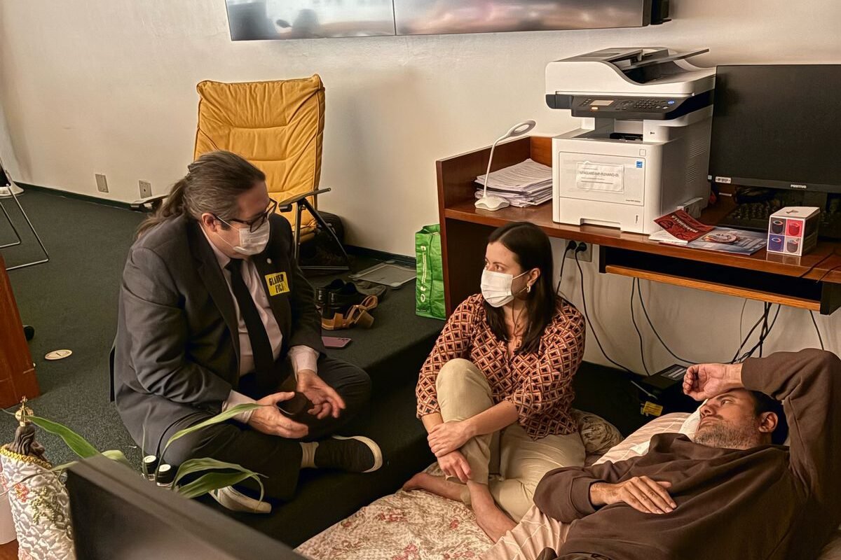 Deputado Glauber Braga apresenta “sinais de fraqueza” após 139 horas em greve de fome