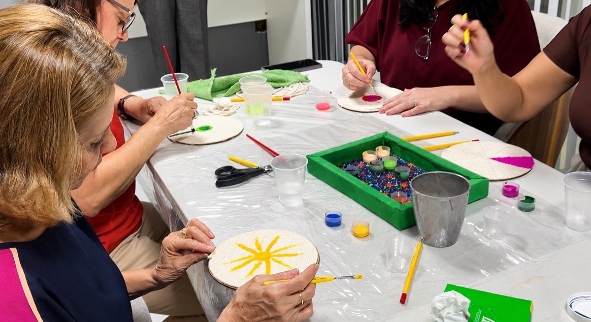 Cooperativa transforma artes manuais em ferramenta de cuidado com a saúde mental no ES